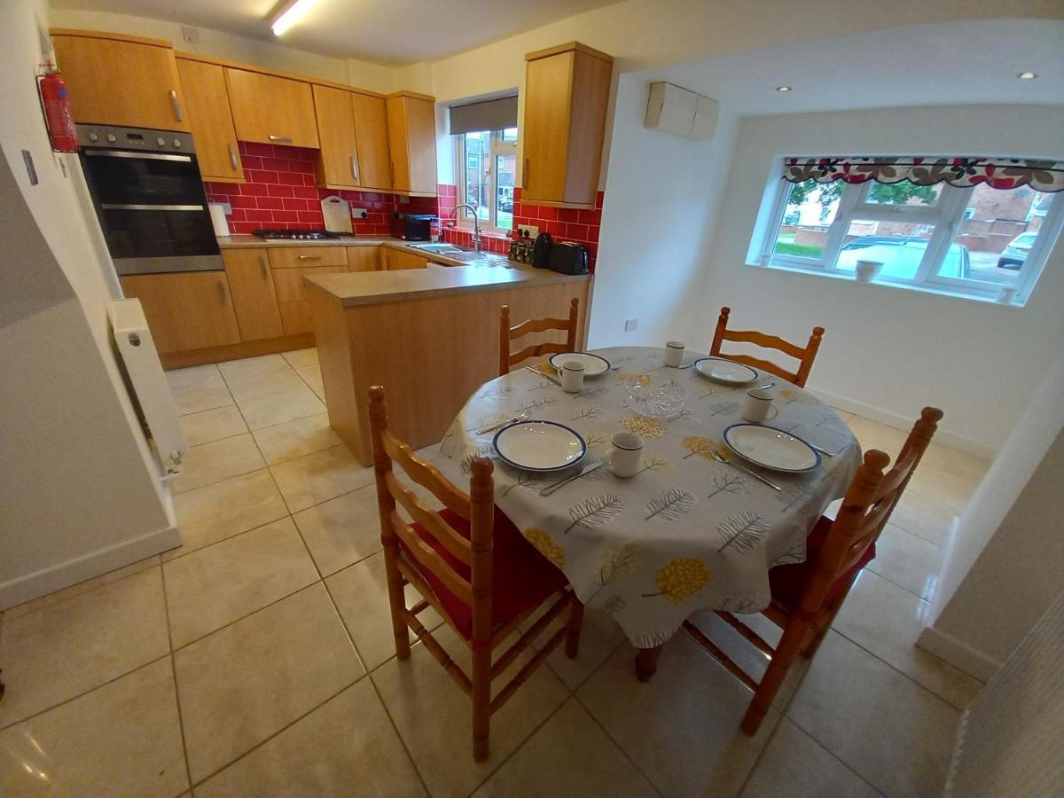 Leominster 3 Bedroom House Parking Garden Private Esterno foto